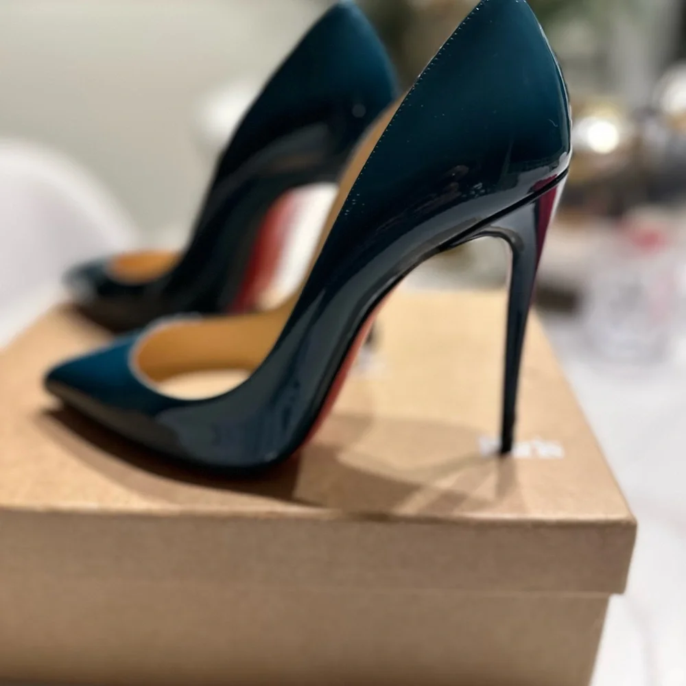 Excellent used condition Christian Louboutin pointed toe pump. - Picture 4 of 6